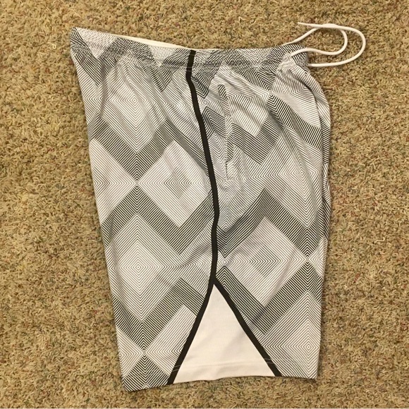 LI-NING MENS DWAYNE WADE BASKETBALL SHORTS - Picture 4 of 6